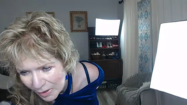 SindeeDix online show from September 13, 3:23 pm