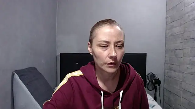 Snapshot of cataanderson_ chatting on April 7, 10:50 am cataanderson online show from April 7, 10:50 am