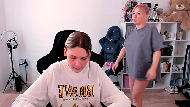 hotblonds online show from February 21, 11:23 am