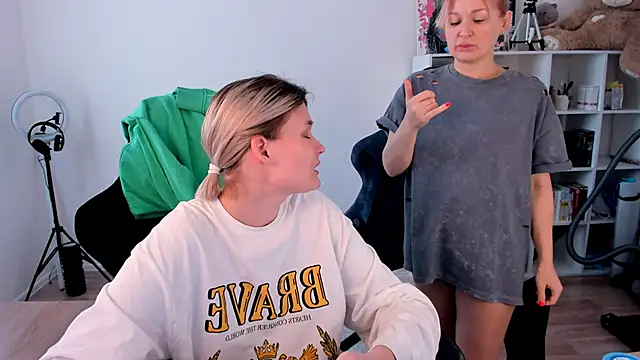 hotblonds online show from February 19, 11:51 am