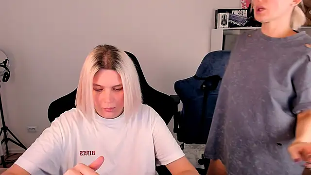 hotblonds online show from December 21, 11:12 am