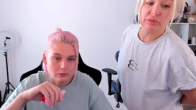 hotblonds online show from September 29, 10:44 am