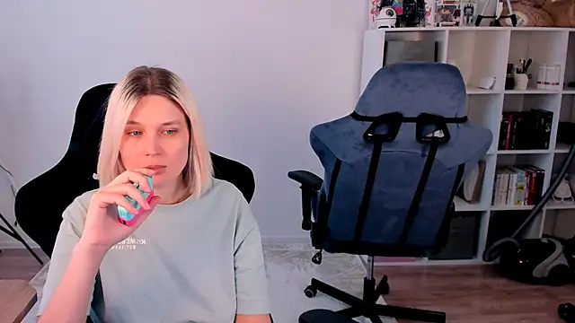 hotblonds online show from January 9, 12:01 pm