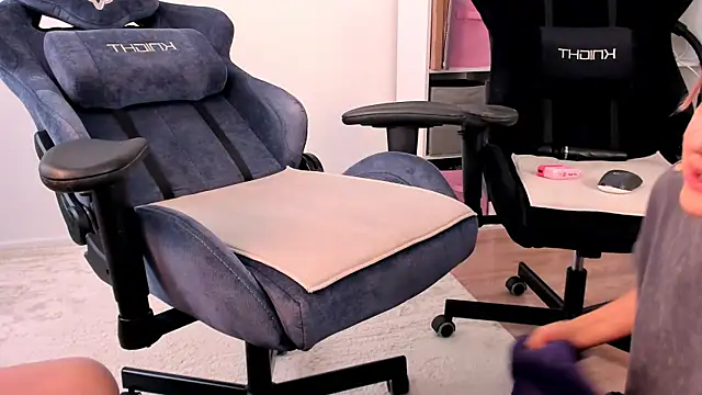 hotblonds online show from February 26, 12:05 pm