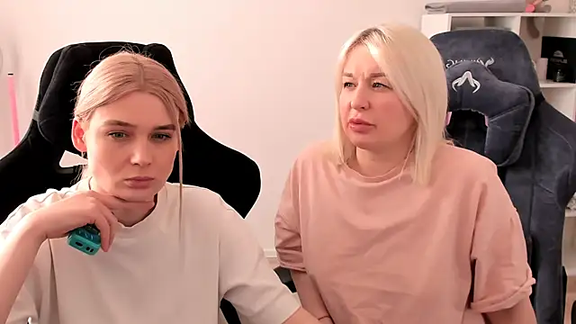 hotblonds online show from March 7, 2:01 pm