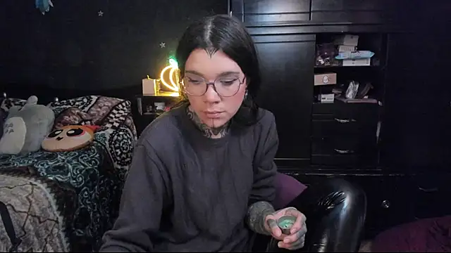 Snapshot of Lilmarieee chatting on February 13, 9:27 pm Lilmarieee online show from February 13, 9:27 pm