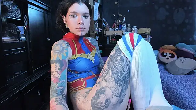 Lilmarieee online show from December 18, 2:10 pm