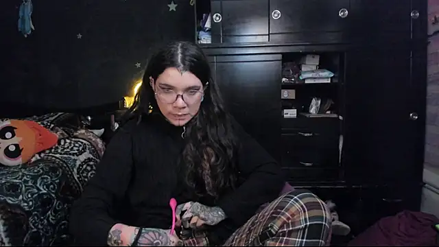 Snapshot of Lilmarieee chatting on February 17, 11:00 pm Lilmarieee online show from February 17, 11:00 pm