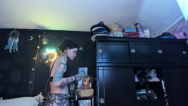 Lilmarieee online show from December 1, 9:48 pm