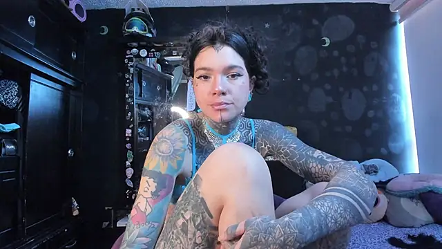 Lilmarieee online show from December 16, 2:10 pm