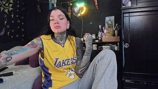 Lilmarieee online show from November 3, 9:40 pm