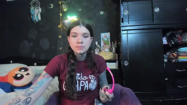 Lilmarieee online show from November 18, 10:45 pm