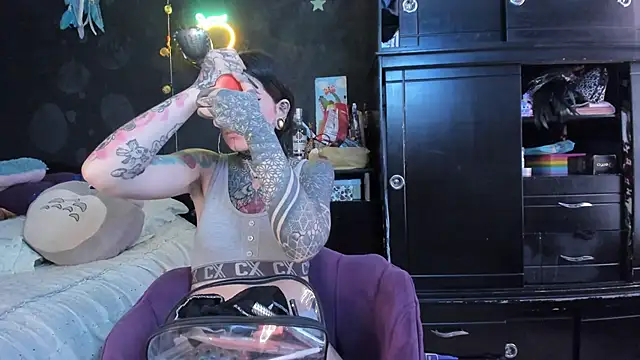 Lilmarieee online show from December 2, 5:14 pm