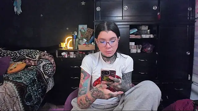 Snapshot of Lilmarieee chatting on March 5, 10:10 pm Lilmarieee online show from March 5, 10:10 pm