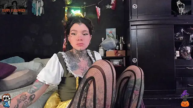 Snapshot of Lilmarieee chatting on October 14, 4:51 pm Lilmarieee online show from October 14, 4:51 pm