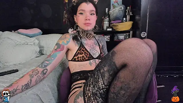 Snapshot of Lilmarieee chatting on October 16, 3:53 pm Lilmarieee online show from October 16, 3:53 pm