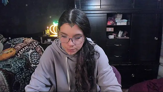 Snapshot of Lilmarieee chatting on February 14, 9:53 pm Lilmarieee online show from February 14, 9:53 pm