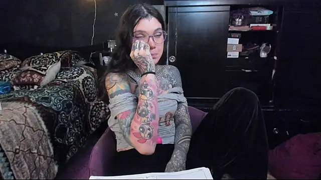 Snapshot of Lilmarieee chatting on March 11, 12:54 am Lilmarieee online show from March 11, 12:54 am
