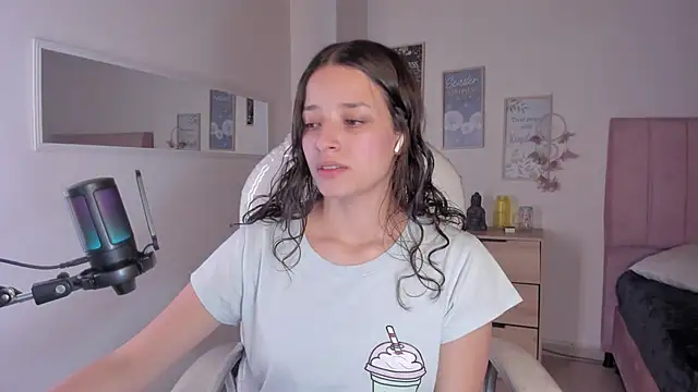 Amaia Daniells online show from September 11, 3:39 am