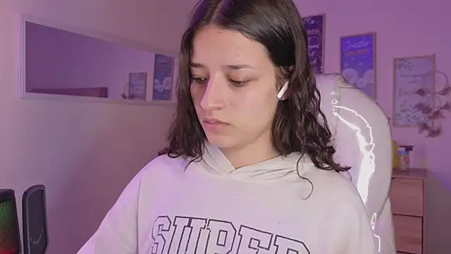 Amaia Daniells online show from October 17, 3:54 am