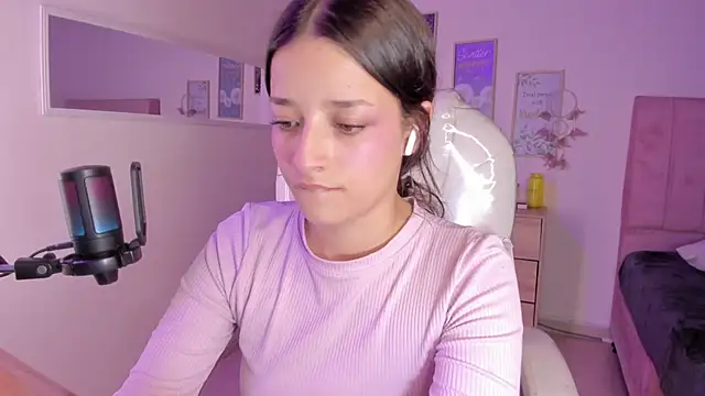 Amaia Daniells online show from September 13, 4:23 am