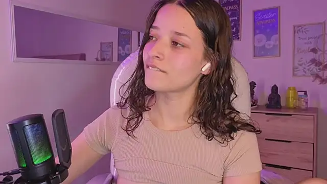 Amaia Daniells online show from October 13, 4:03 am