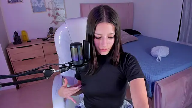 Amaia Daniells online show from March 9, 4:05 am