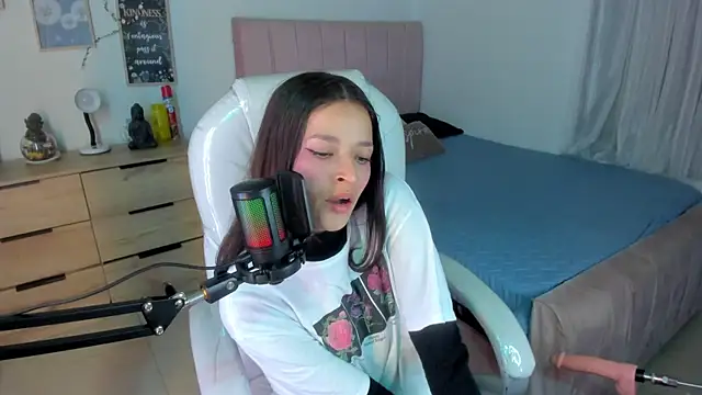 Amaia Daniells online show from February 6, 4:10 am