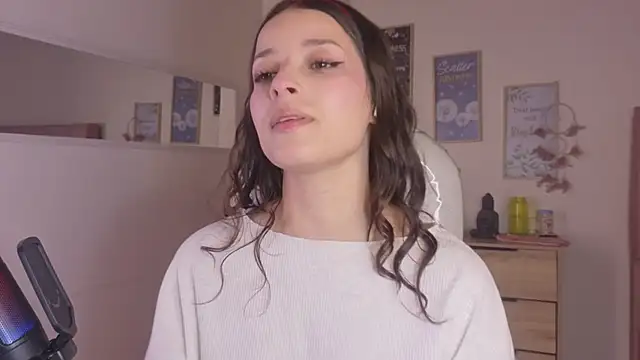 Amaia Daniells online show from November 5, 3:31 am