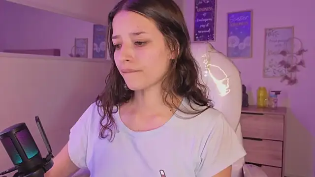 Amaia Daniells online show from October 16, 3:59 am