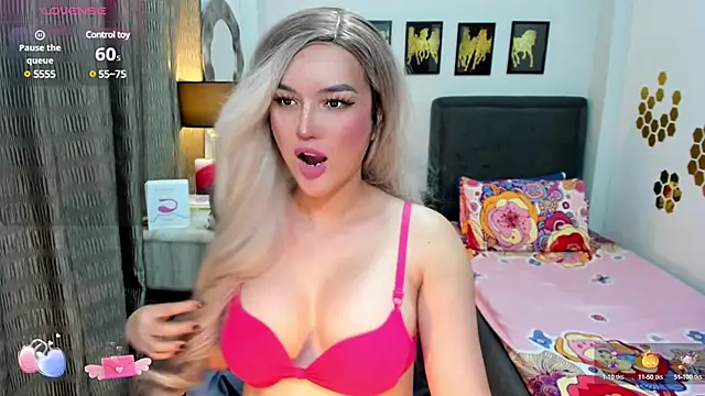 Snapshot of TwilightMistress69 chatting on February 25, 9:31 am TwilightMistress69 online show from February 25, 9:31 am