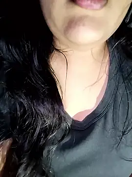 Snapshot of Annerae chatting on January 7, 3:28 pm Annerae online show from January 7, 3:28 pm