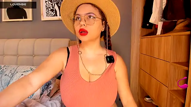 Snapshot of Ash_milk chatting on June 17, 1:32 pm Ash milk online show from June 17, 1:32 pm