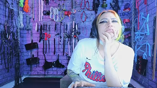 Snapshot of PANDORANEZZ chatting on November 15, 5:55 am PANDORANEZZ online show from November 15, 5:55 am