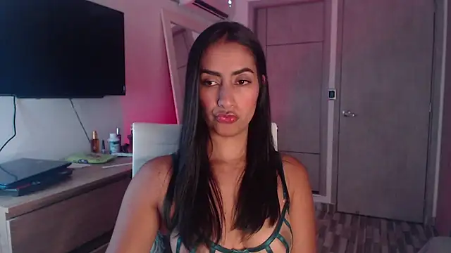 Snapshot of Brown_skin11 chatting on October 14, 9:15 pm Brown skin11 online show from October 14, 9:15 pm