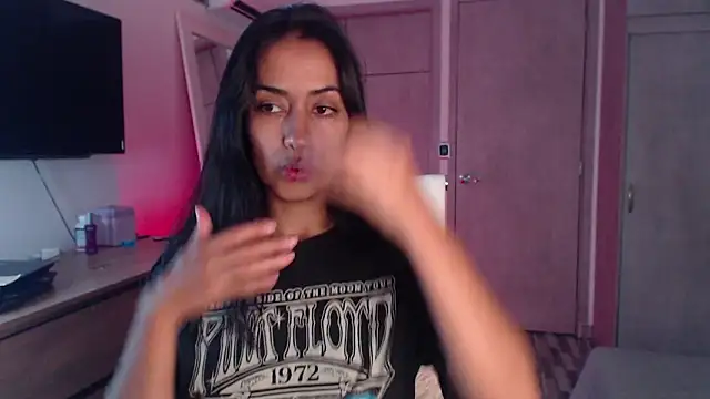 Snapshot of Brown_skin11 chatting on September 22, 9:10 pm Brown skin11 online show from September 22, 9:10 pm