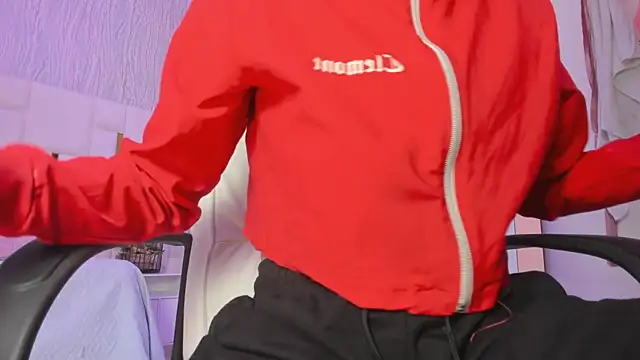 Snapshot of Meghan_stonne_ chatting on December 14, 7:19 pm Meghan stonne online show from December 14, 7:19 pm