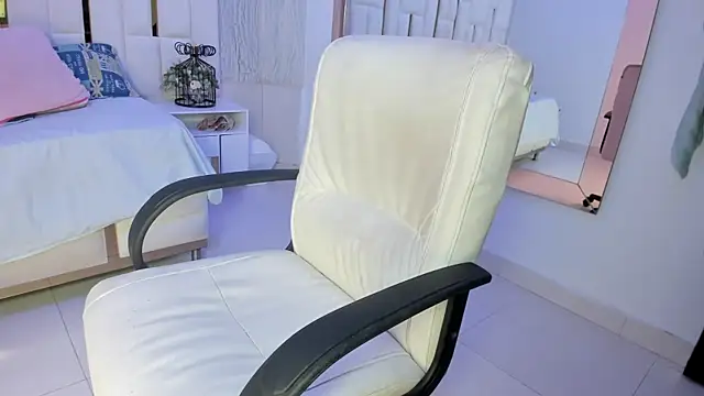 Snapshot of Meghan_stonne_ chatting on November 15, 7:07 pm Meghan stonne online show from November 15, 7:07 pm