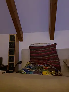 Relnnet online show from April 4, 10:38 pm