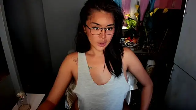 Snapshot of QuiinMollyXxX chatting on March 7, 4:41 am QuiinMollyXxX online show from March 7, 4:41 am