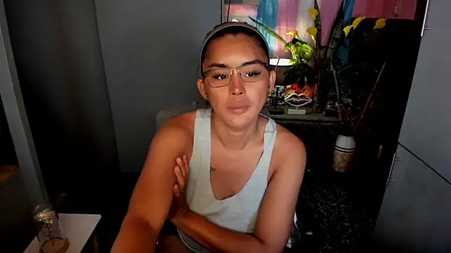 Snapshot of QuiinMollyXxX chatting on March 8, 2:04 am QuiinMollyXxX online show from March 8, 2:04 am