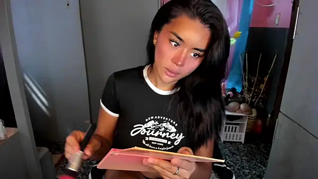 QuiinMollyXxX online show from April 24, 1:18 am