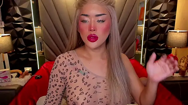 Snapshot of QuiinMollyXxX chatting on September 12, 4:18 pm QuiinMollyXxX online show from September 12, 4:18 pm