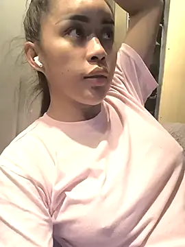 Snapshot of QuiinMollyXxX chatting on February 26, 7:55 am QuiinMollyXxX online show from February 26, 7:55 am