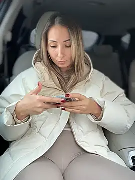 YOUR-KARINA online show from January 11, 8:10 am