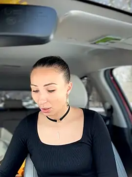 YOUR-KARINA online show from March 13, 5:45 am