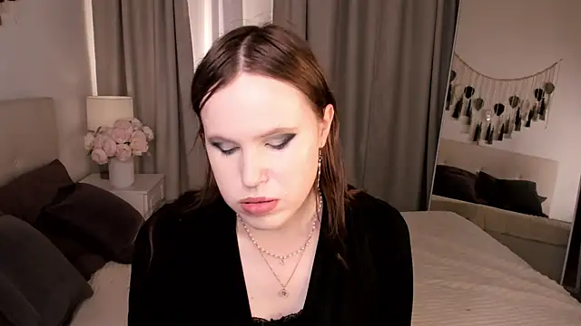 Snapshot of EffieMinki chatting on June 25, 9:42 pm EffieMinki online show from June 25, 9:42 pm