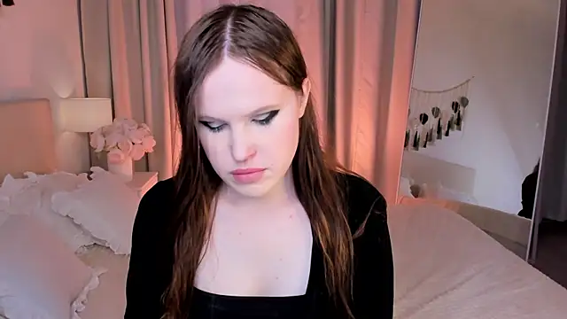 Snapshot of EffieMinki chatting on June 18, 10:04 pm EffieMinki online show from June 18, 10:04 pm