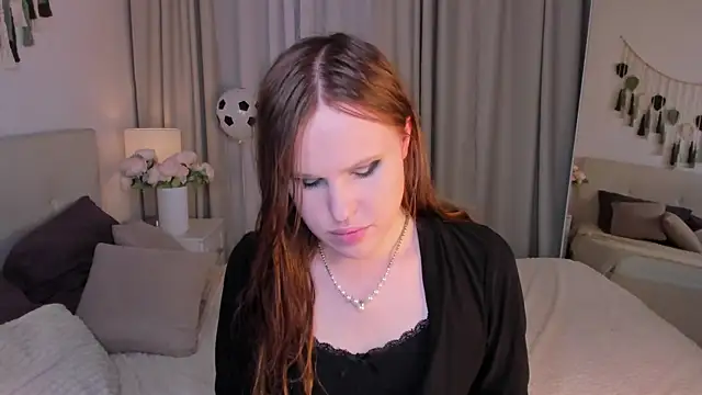 Snapshot of EffieMinki chatting on July 9, 9:14 pm EffieMinki online show from July 9, 9:14 pm