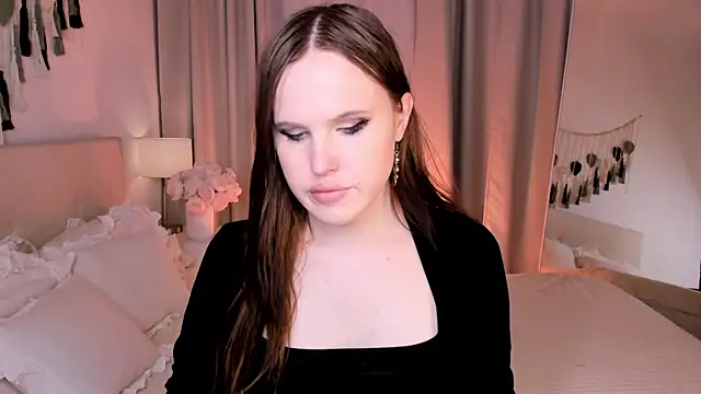 Snapshot of EffieMinki chatting on June 19, 8:58 pm EffieMinki online show from June 19, 8:58 pm